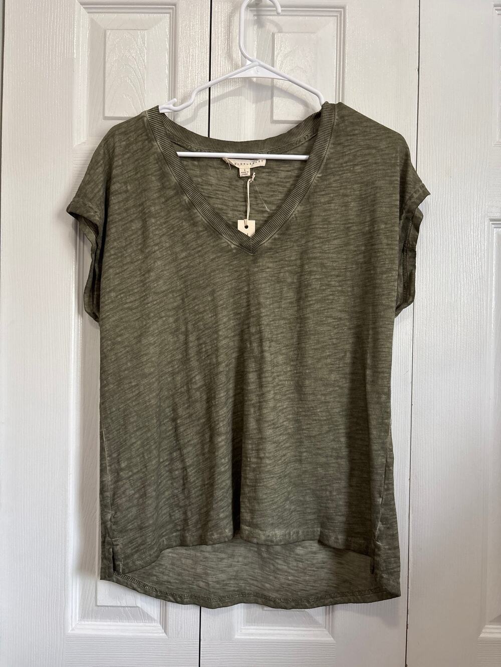 Jane + Delancey NWT Garment Dyed Sage Green V-Neck Tee Size Small
